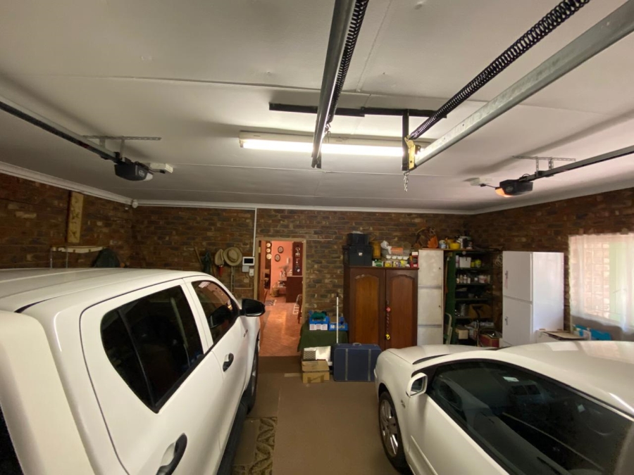 4 Bedroom Property for Sale in Kannoniers Park North West